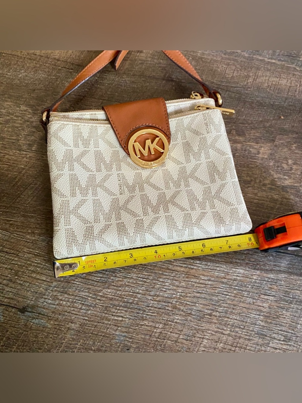 Michael Kors Vanilla/Brown Leather Signature Fulton Monogram Crossbody bag - Picture 7 of 12